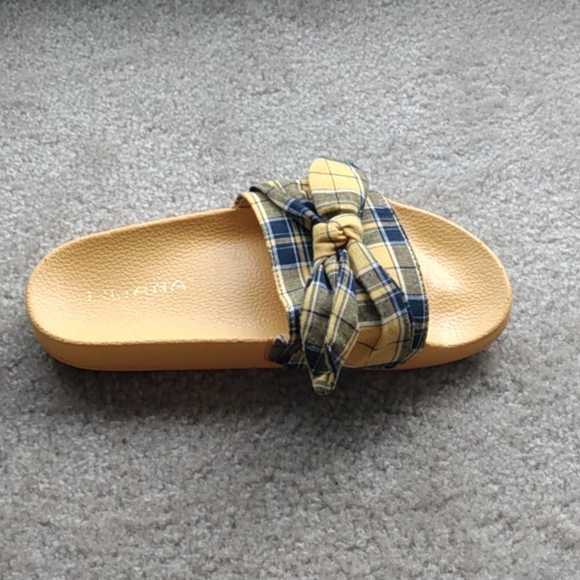 Sandals - Picture 2 of 2